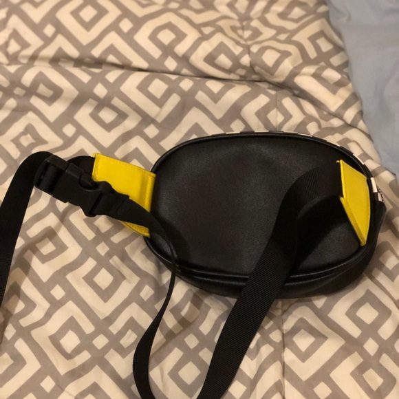 Fashion nova checkboard fanny pack - Picture 4 of 4